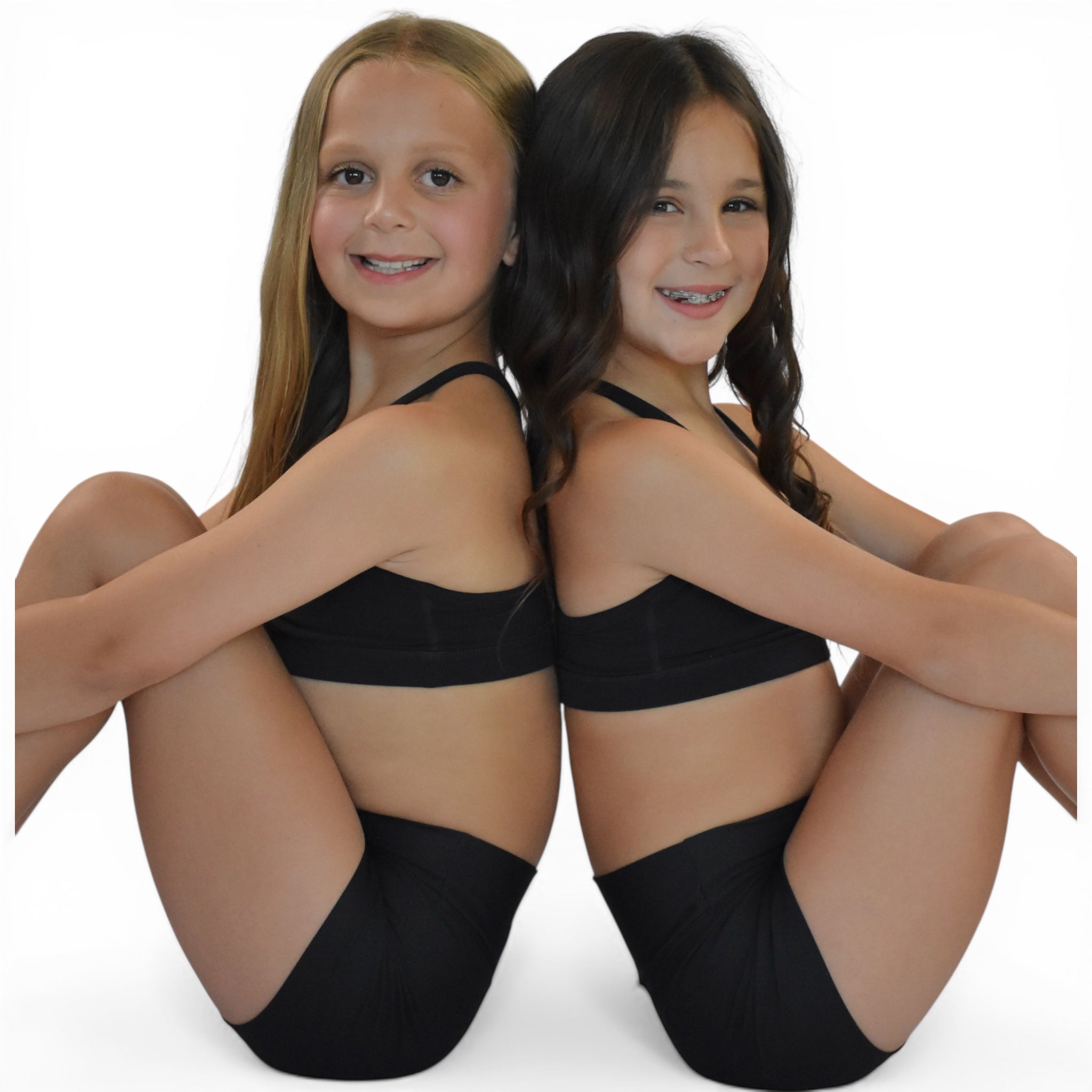 STUDIO ESSENTIALS - SHORT (No Logo)